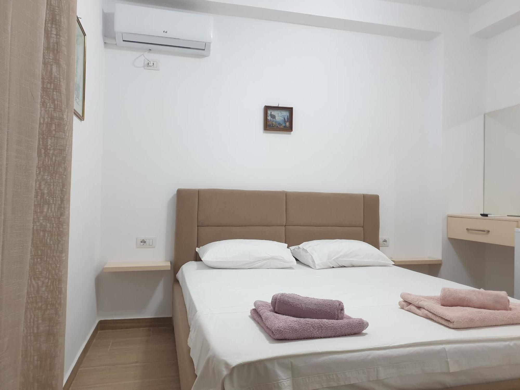 Rooms By George Dhërmi Buitenkant foto