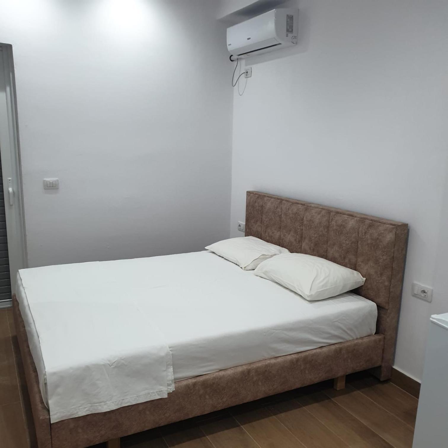 Rooms By George Dhërmi Buitenkant foto