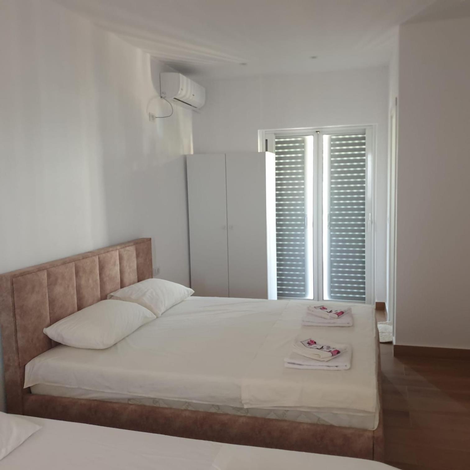 Rooms By George Dhërmi Buitenkant foto