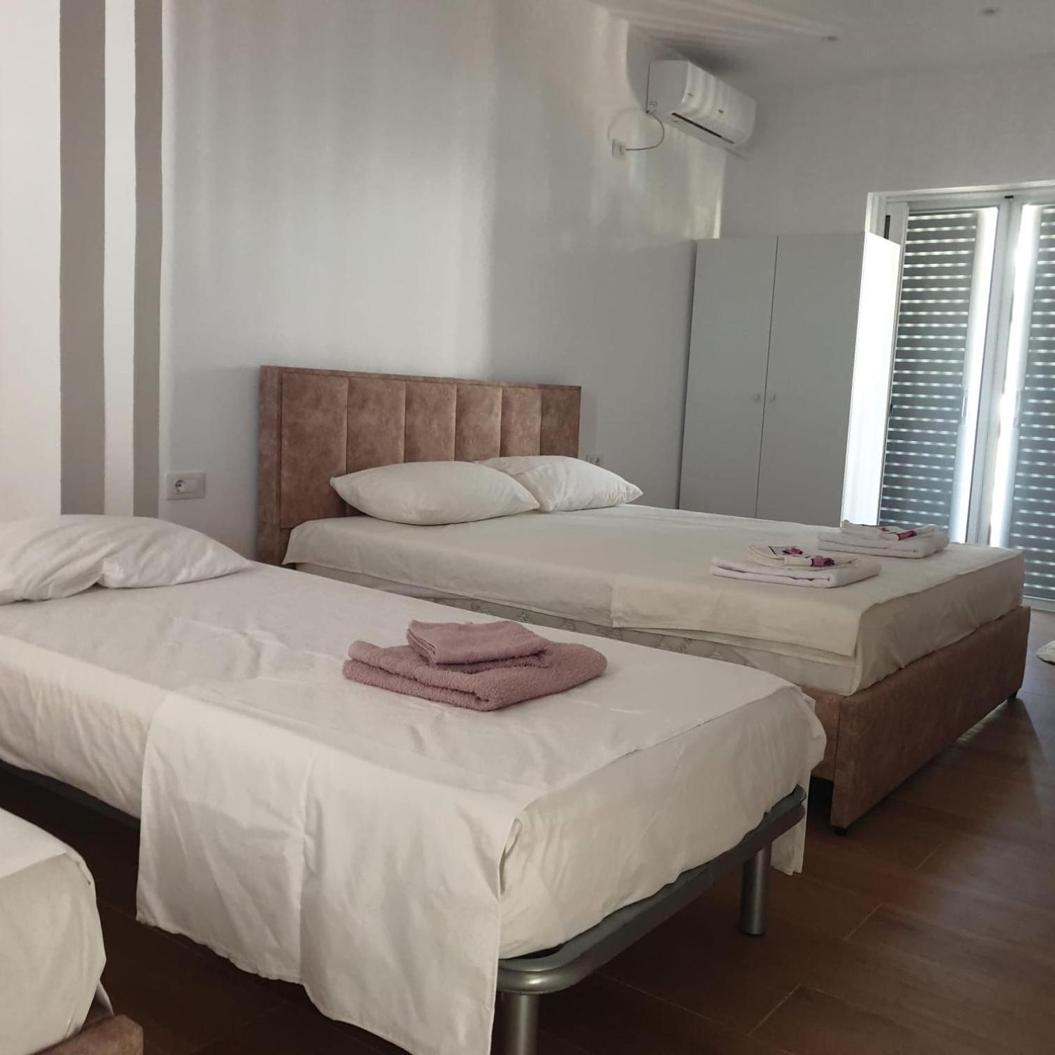 Rooms By George Dhërmi Buitenkant foto